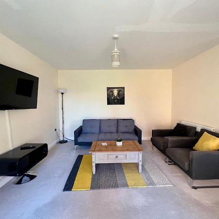 Spacious 2-Bedroom House With Free Parking Чатем Екстер'єр фото