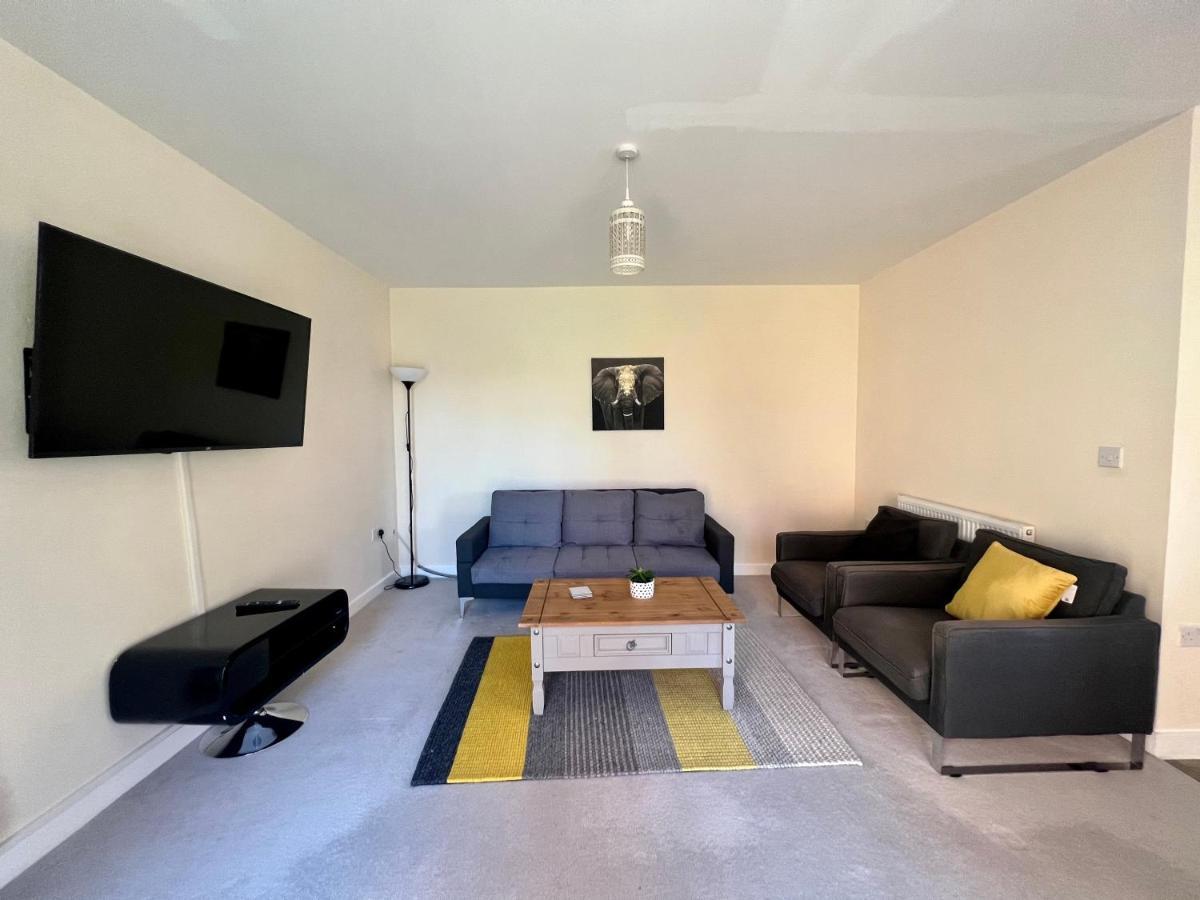 Spacious 2-Bedroom House With Free Parking Чатем Екстер'єр фото